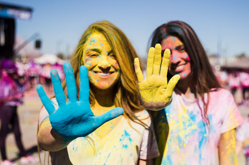 playing-holi